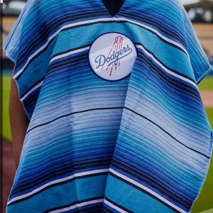 Los Angeles Dodgers Mexican Heritage Night Poncho 05/16/23 SPECIAL PROMO